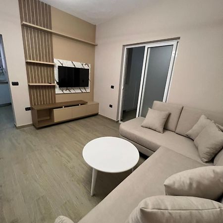 Large Apartment Vlorë Exterior foto